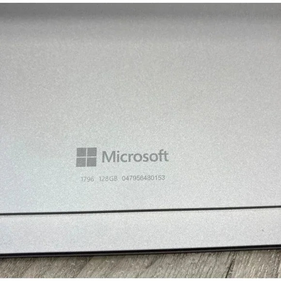 2017 Microsoft Surface Pro 5 avec Intel Core m3-7Y30 (12.3-pouces, 4Go RAM, 128Go SSD) Platine (Reconditionné